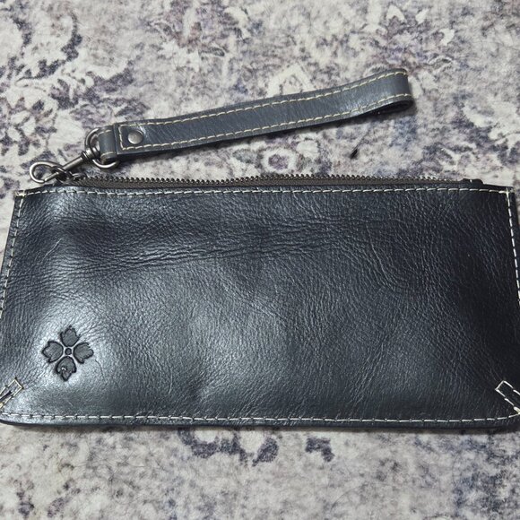 Patricia Nash Wristlet - Picture 2 of 2